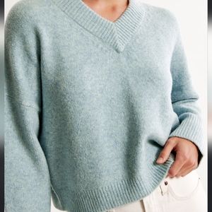 Abercrombie V-neck Wedge Sweater, Blue size Small